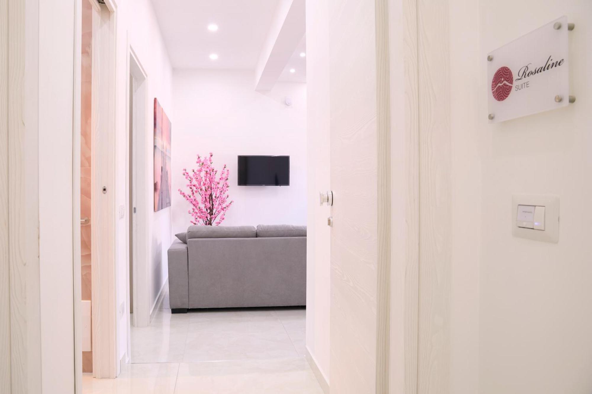Napoli Central Lumina Suites ภายนอก รูปภาพ