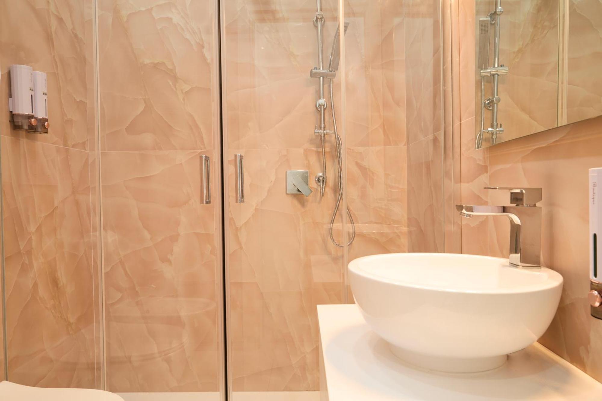 Napoli Central Lumina Suites ภายนอก รูปภาพ